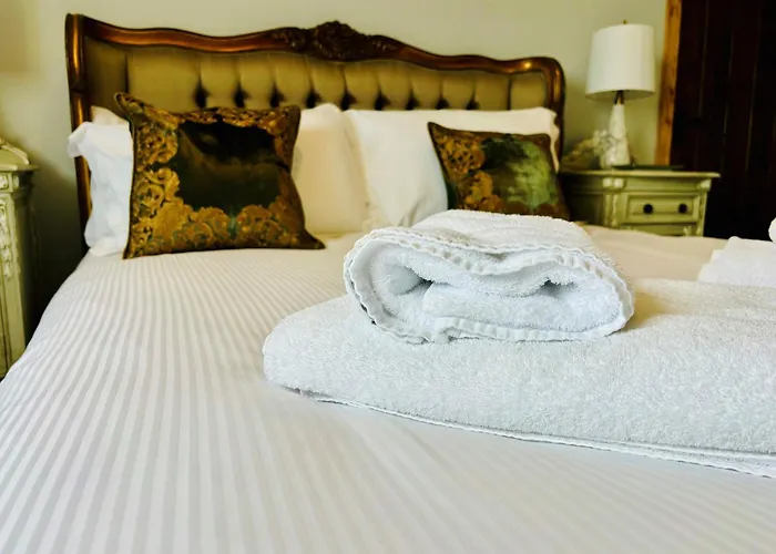 Cheap hotels Sneaton Castle
